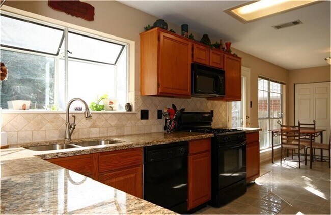 Building Photo - 7 Thrush Grove Pl