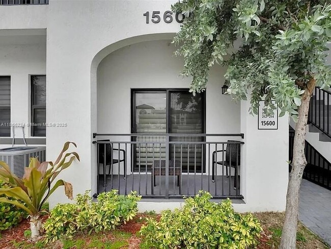 Primary Photo - 15600 SW 136th St