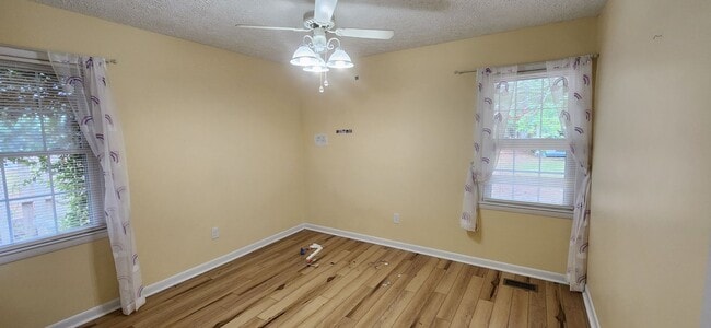 Building Photo - SG11200B