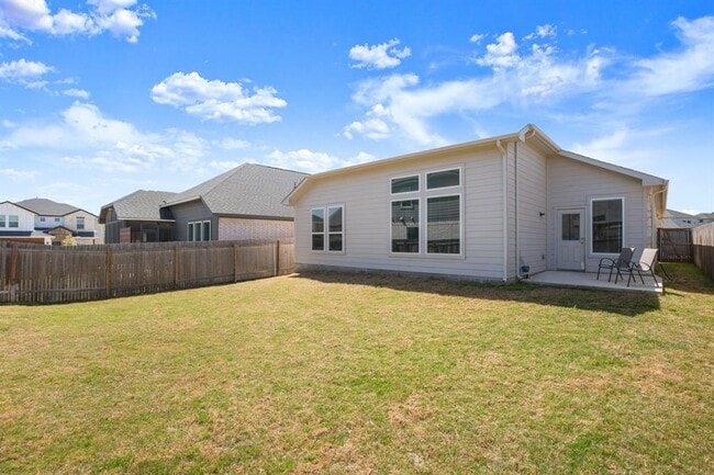 Building Photo - 104 Camella St