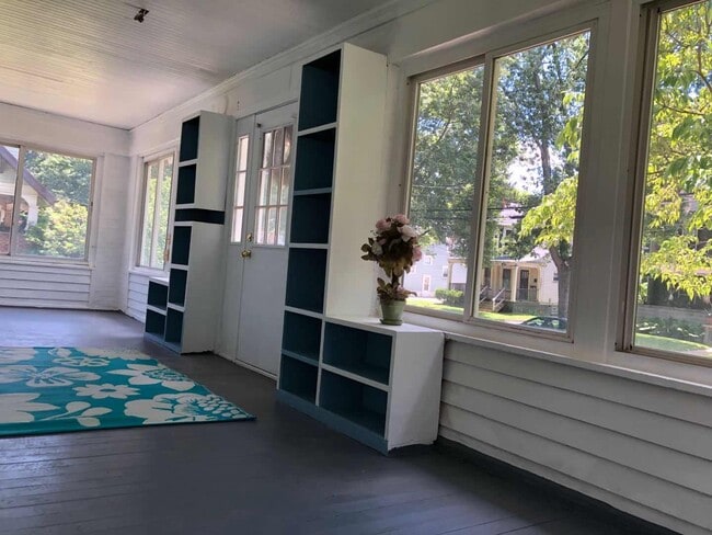 Building Photo - 823 Bloomfield Ave