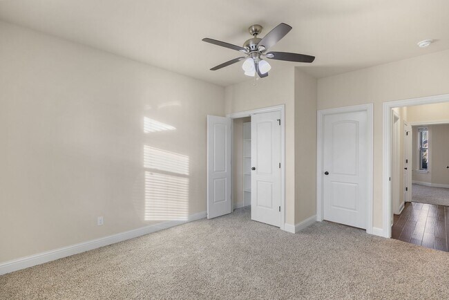 Building Photo - 2304 SW Chaddington Rd