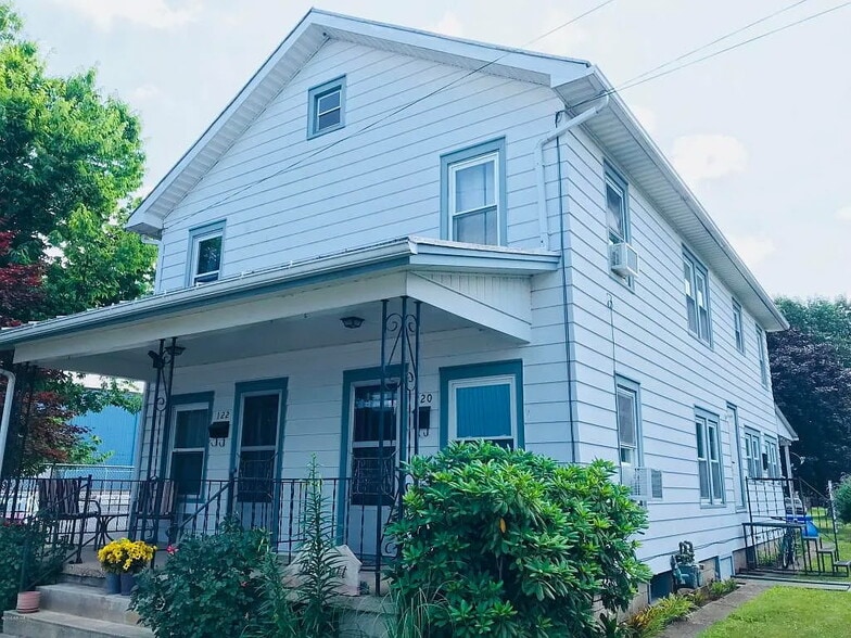 Building Photo - 120 E 9th St