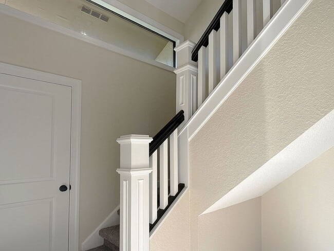 Building Photo - One-Bedroom Second Floor Condo in Winterset Community