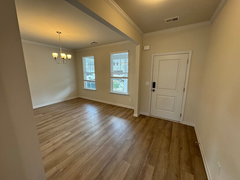 Building Photo - 1129 Georgian Point Dr