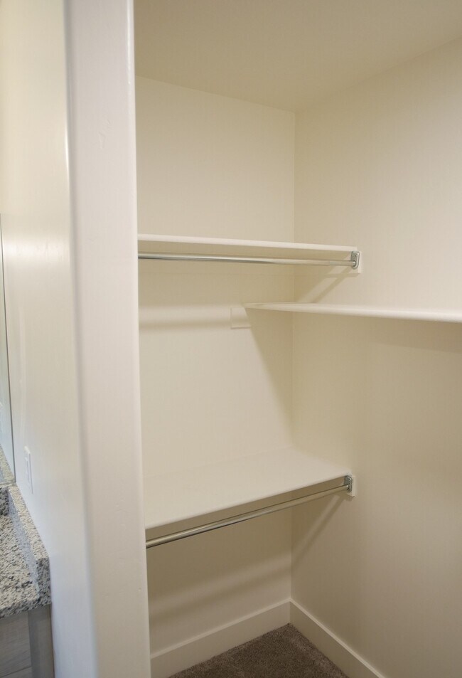 Building Photo - 421 E 200 N