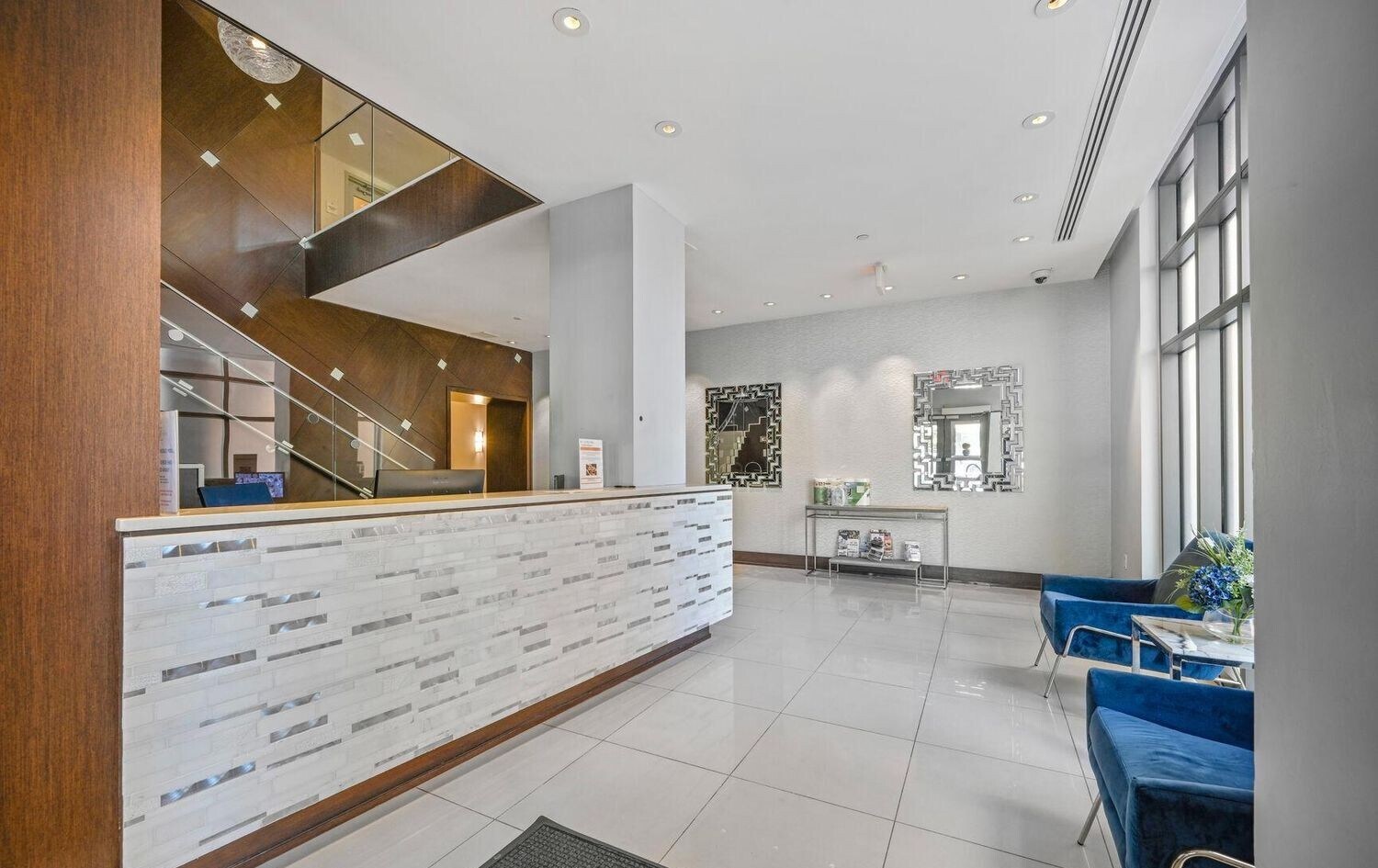 Lobby/Concierge - 440 L St NW