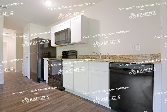 Building Photo - 112 Pinebrook Pl