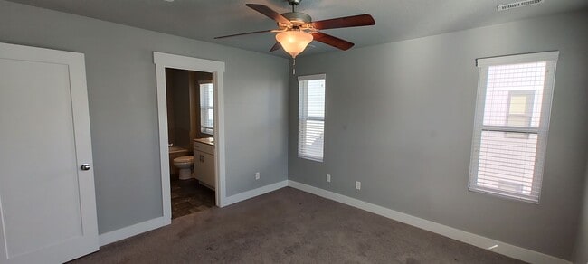 Building Photo - GORGEOUS Downtown Unit!!!