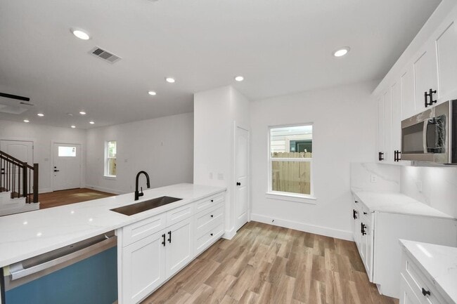 Building Photo - 765 Marjorie St