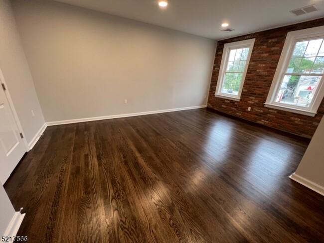 Building Photo - 109 Wanaque Ave