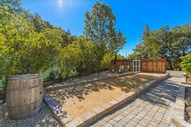Building Photo - 47 Geysers Rd