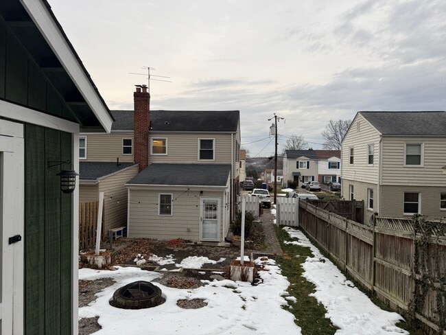 Building Photo - 2321 Riverview Terrace