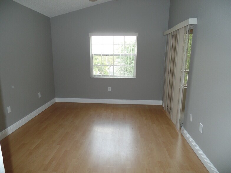 Building Photo - 2850 N Oakland Forest Dr