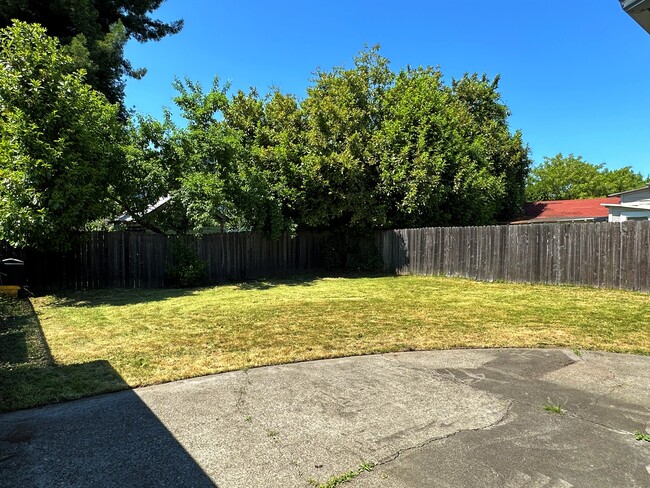 Large Fenced Back Yard - 7187 N Fiske Ave