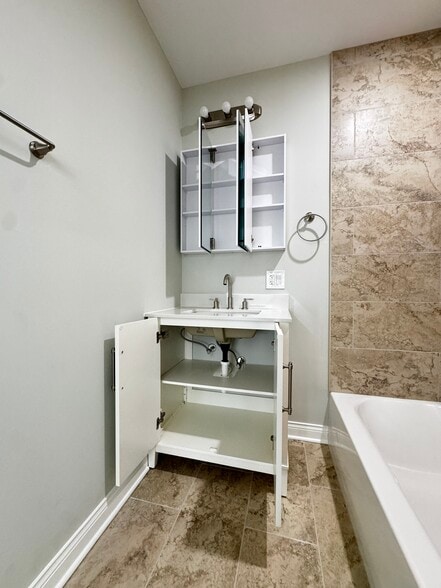 Building Photo - 6807 S Paulina St