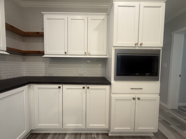 Building Photo - 5657 Camelford Ct