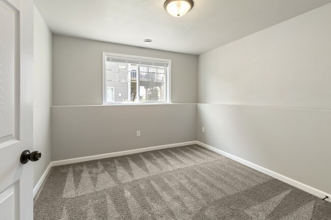 Building Photo - 837 United Dr