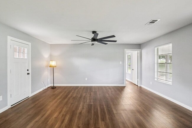 Building Photo - 755 E Bellville St