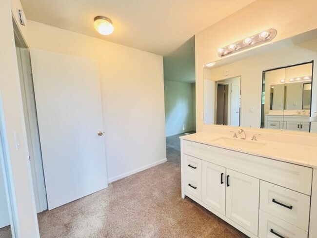 Building Photo - Charming 4BD/2BA, Single-Story Ranch-Style...