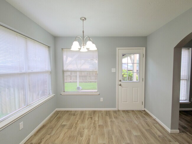 Building Photo - 4805 E Columbary Dr