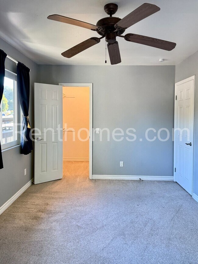 Building Photo - 9929 Azuaga St