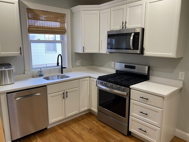 Building Photo - 281 Belgrade Ave