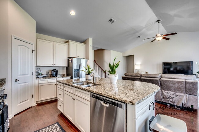 Building Photo - Beautiful Home for Rent 5 bed 3.5 bath