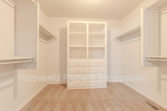 Building Photo - 1401 Harding Ave