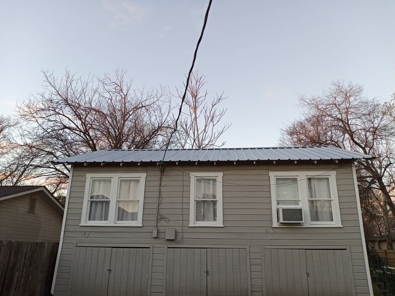 Above Garage - 2427 W Southcross Blvd
