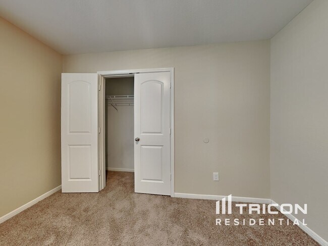 Building Photo - 805 Painted Bison Dr