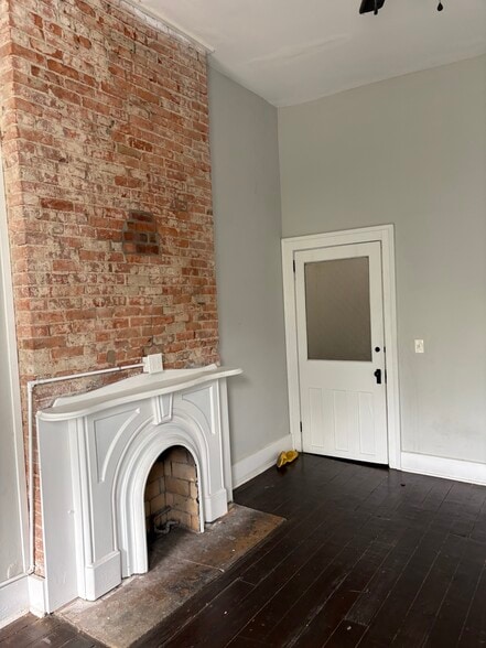 Building Photo - 10 N Park Pl