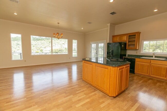 Building Photo - 830 Los Escondidos Rd