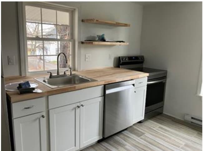 Building Photo - 21 E Lake Rd