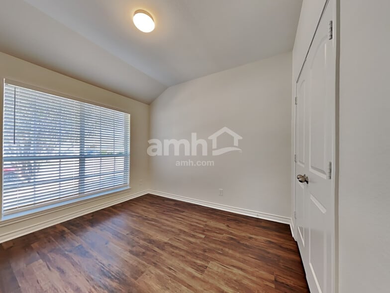 Building Photo - 908 Mesa Vista Dr