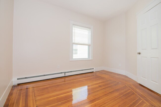 Building Photo - Unique BU Apartment