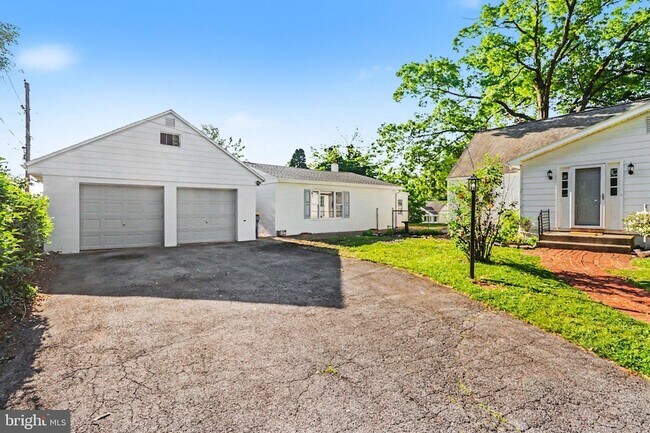 Building Photo - 105 Oak Hill Dr