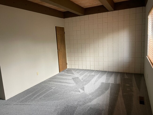 Building Photo - 552 Christie Dr