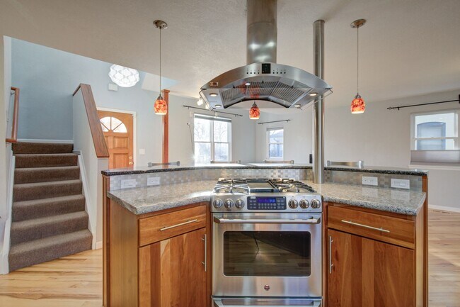 Building Photo - 3-bedroom home in Central Boulder