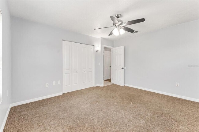Building Photo - 4505 SE 12th Pl
