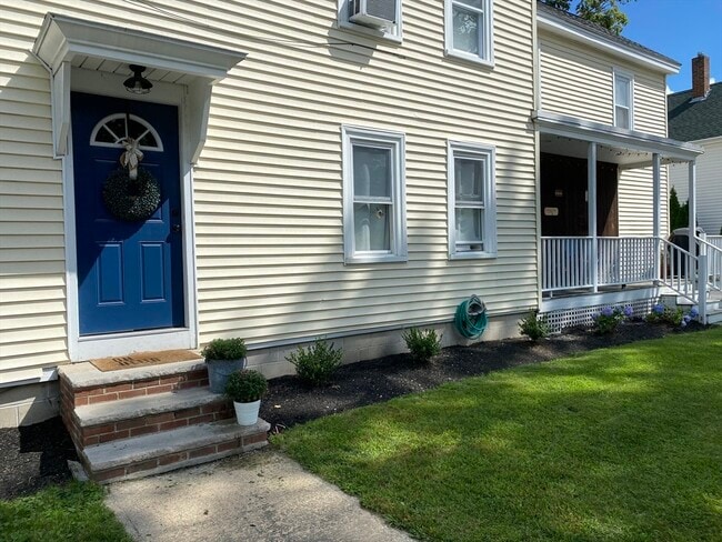 Building Photo - 6 Pleasant St