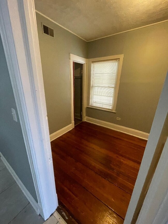 Building Photo - 8136 S Exchange Ave