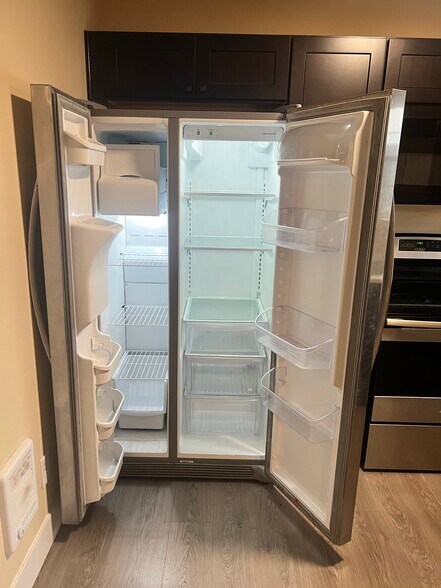 Building Photo - 33 E Lacrosse Ave