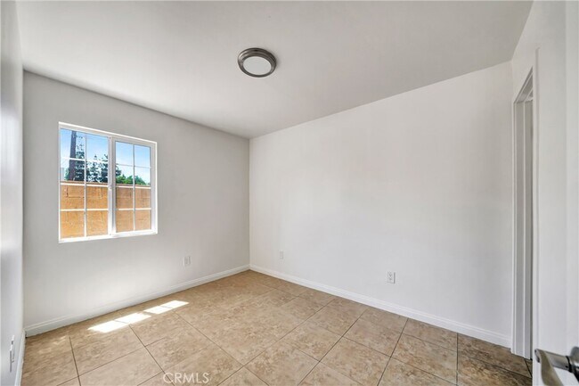 Building Photo - 6827 Simpson Ave