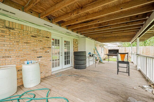 Building Photo - 13351 Oak Leaf Ln