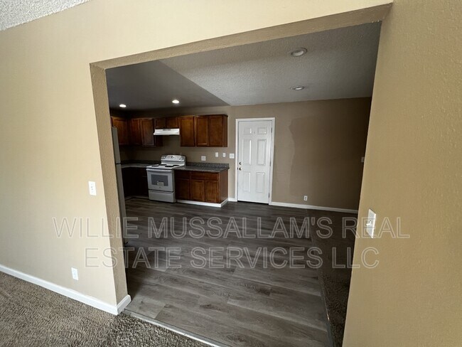 Building Photo - 1625 Court Dr