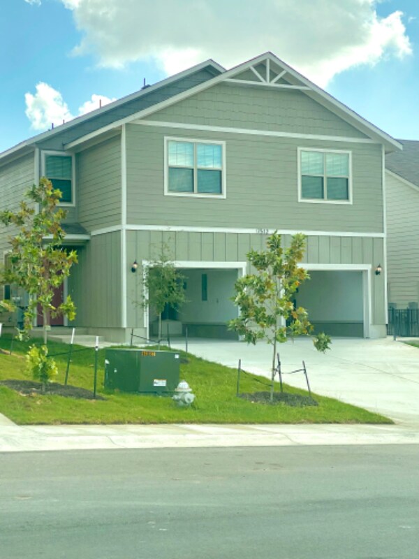 Building Photo - 7512 Magnolia Vlg