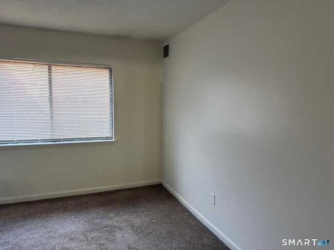 Building Photo - 1274 E Main St