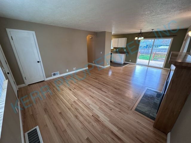 Building Photo - FREE RENT! Charming 3-Bedroom Haven with 2 Baths in Gresham – 1308 Sq. Ft. of Comfort!