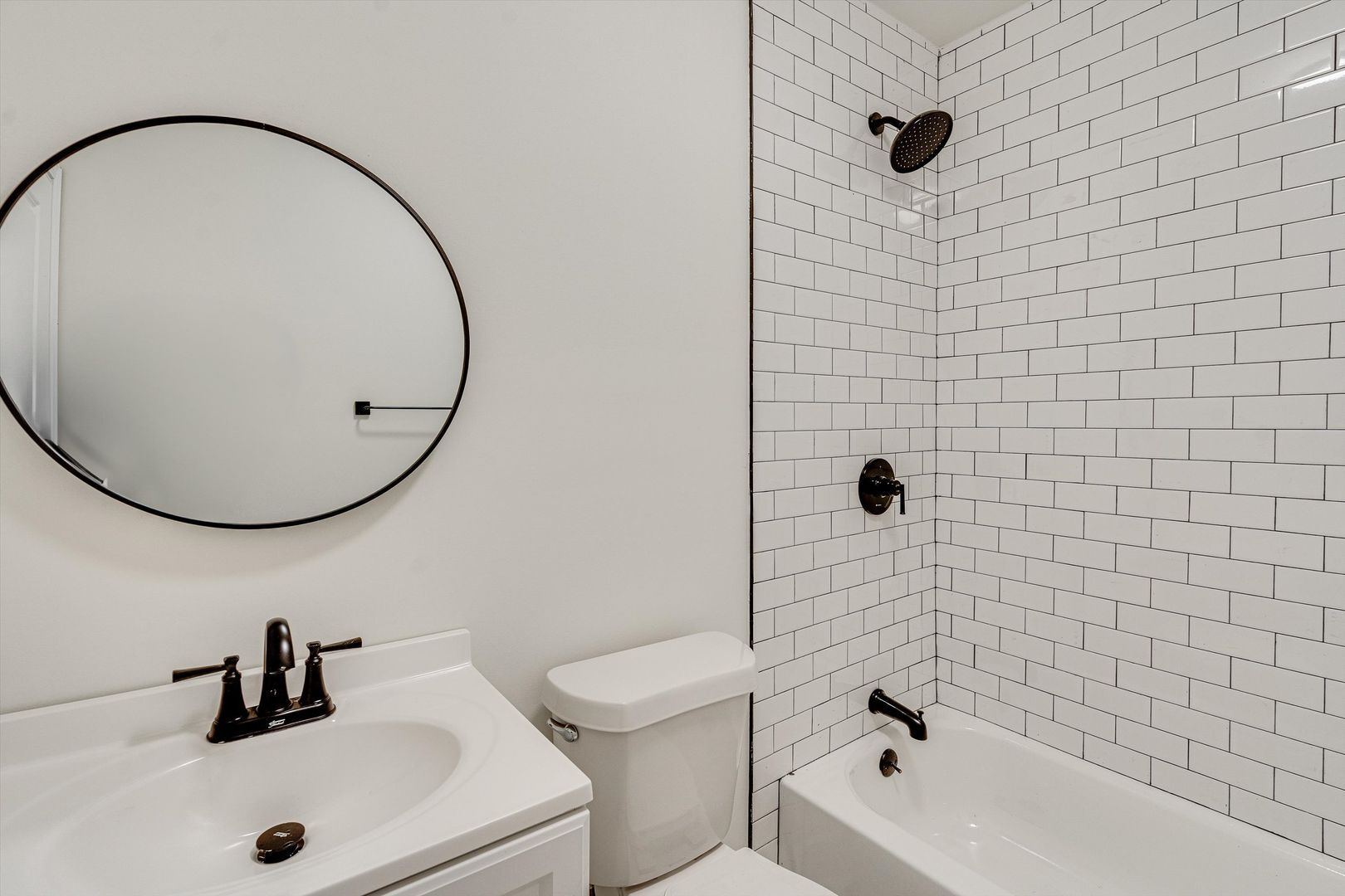 Building Photo - 5004 Club Dr